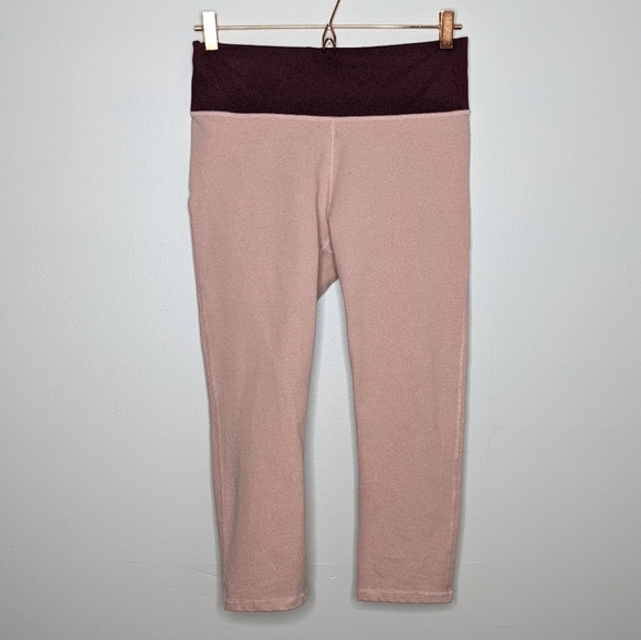 ✨3/$15 Fabletics pink purple workout legging L/XL - Picture 1 of 8